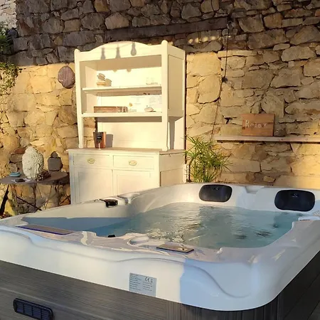 Le De Montagnac Hébergement de vacances La Roque-sur-Cèze