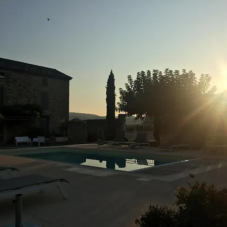 Le De Montagnac Hébergement de vacances *